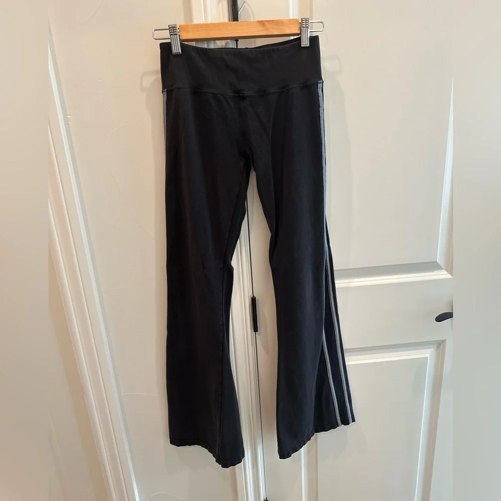 Ballys Pair of Yoga Pats - Small - Picture 6 of 8